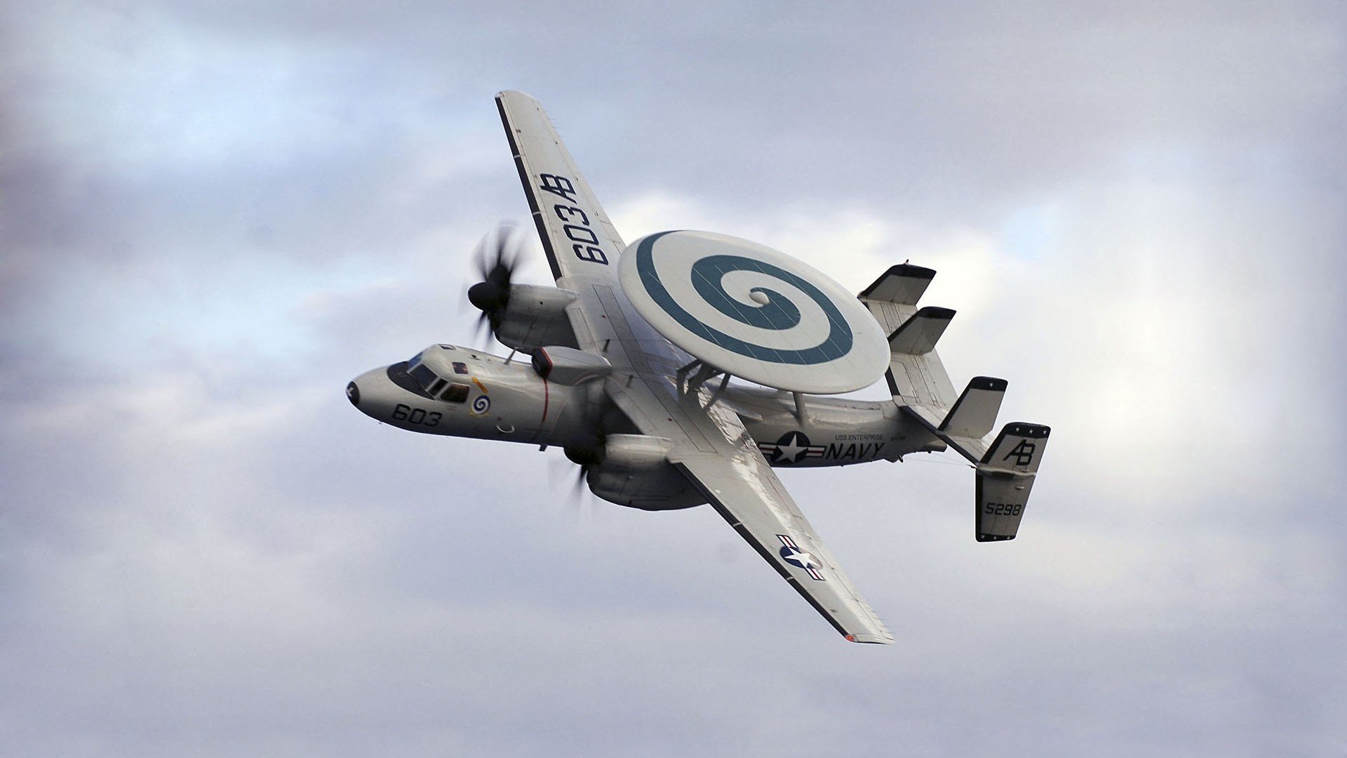 塔图姆三分线外多次拉开空间,塔图姆今天投三分